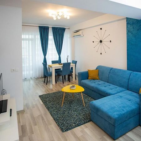 Elegance Apartment Summerland Mamaia Exteriör bild